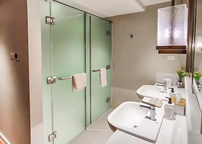 Light Premium Suites, Novotel Acqua Near Makati