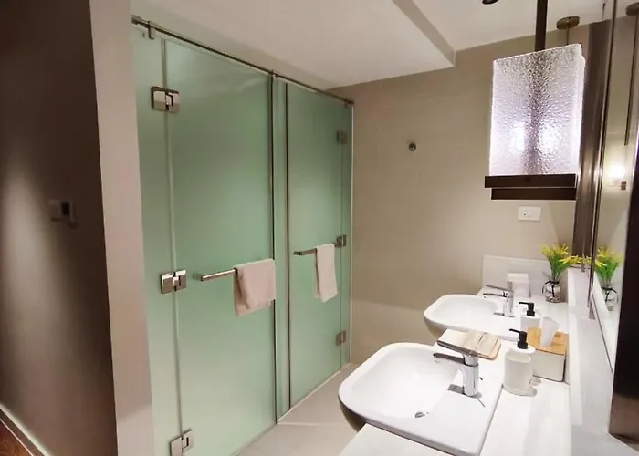 Light Premium Suites, Novotel Acqua Near Makati 4*