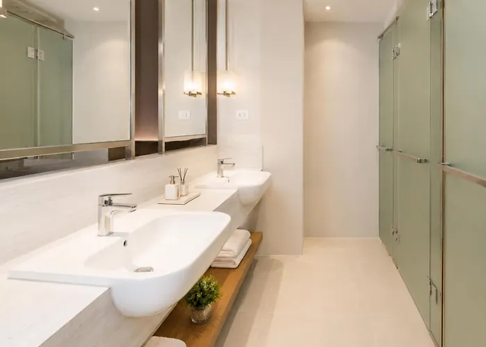 Hotel Light Premium Suites, Novotel Acqua Near Makati 4*
