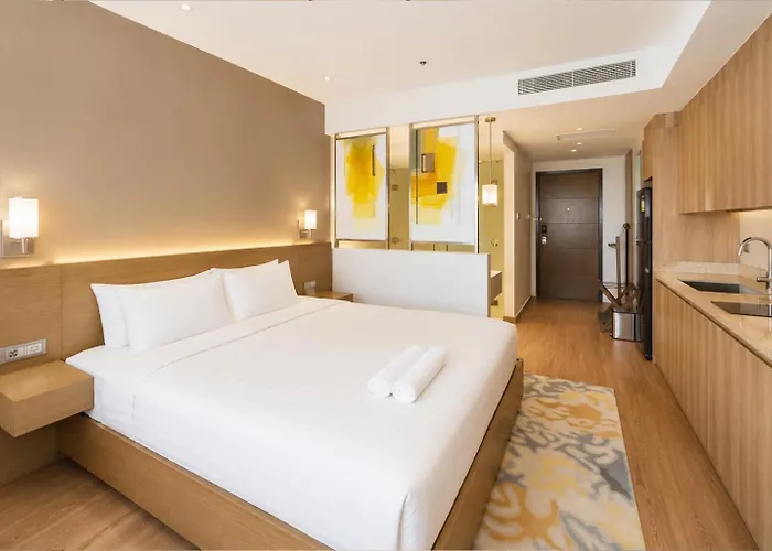 Light Premium Suites, Novotel Acqua Near Makati Hotel 4*
