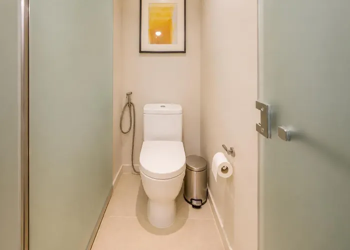 Light Premium Suites, Novotel Acqua Near Makati 4* Manila